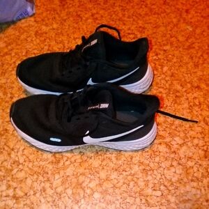 Nike revolution